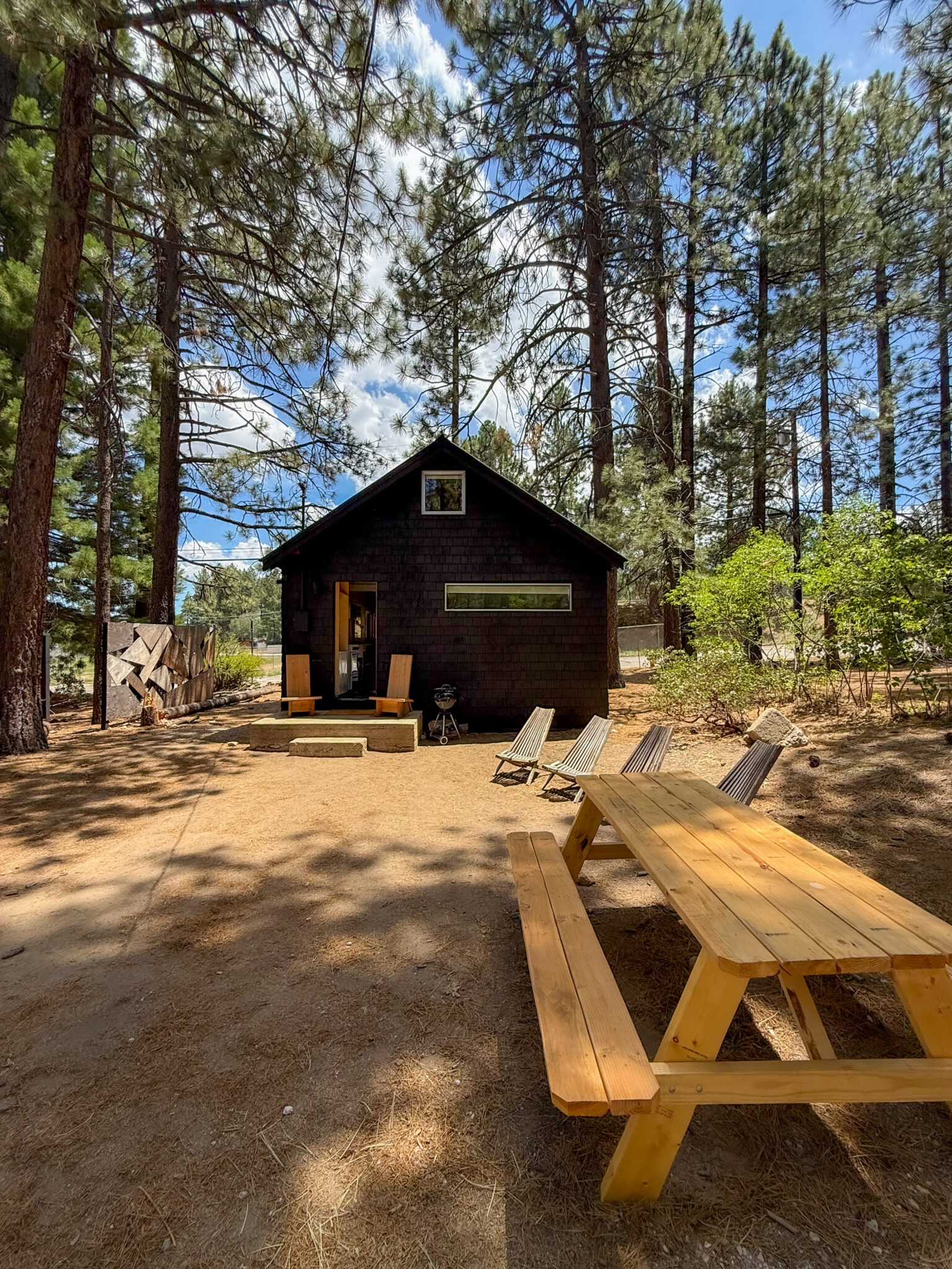A quiet midweek stay at Colorado Lodge in Big Bear